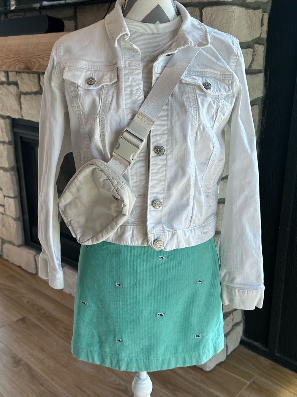 Vineyard Vines Mint Corduroy w/ Embroidered Mini Skirt. SIze 6